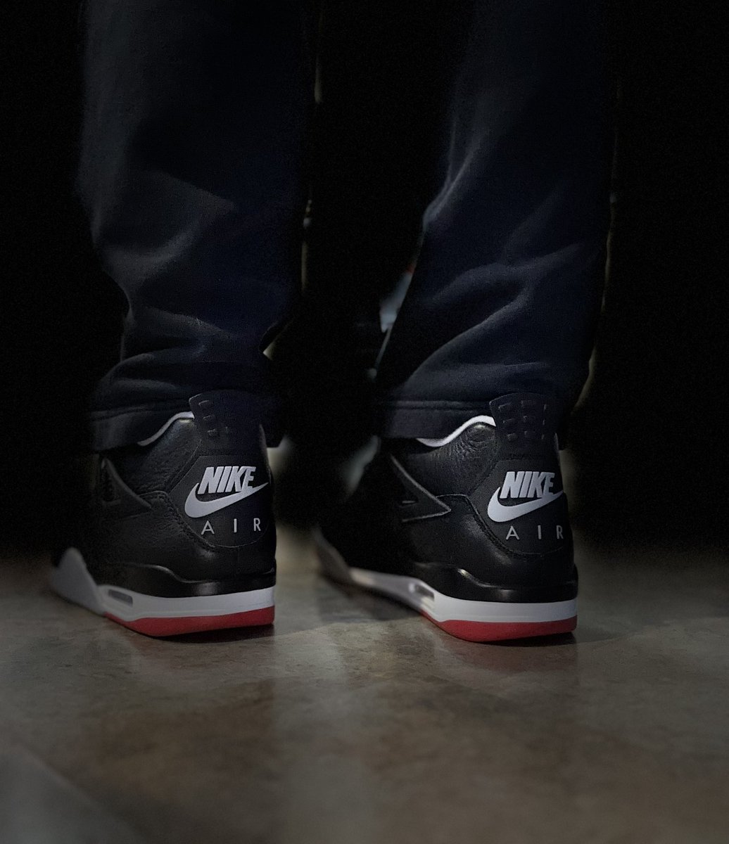 Moonman989's tweet photo. #kotd #yoursneakersaredope #12OGsofKicksmas @Jumpman23 Happy ❄️ Friday!! 🙌🏻 Have a great day, be kind and be safe!! ✌🏻🖤❤️🖤❤️ https://t.co/9qpvBfGuMB