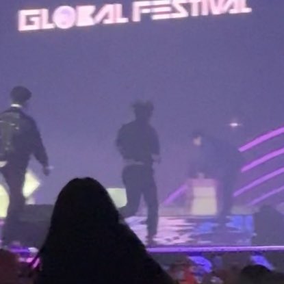 해찬이 머리가 진짜 실제로
            붕 ⚪️                                                                방🤍