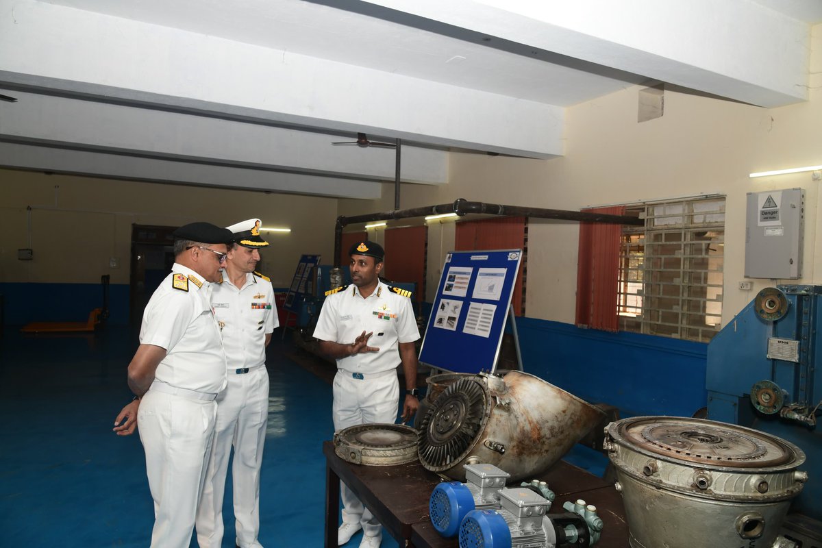 IN_INSShivaji's tweet photo. VAdm Srinivasan Gopinathan, DGNP(V) visited #INSShivaji on 17 Dec 24 and witnessed training facilities and sports infrastructure. He addressed the training faculty &amp; trainees and exhorted them to be competent Marine professionals. 
@IN_HQSNC 
@PRODefPune https://t.co/UVFbYIFED0