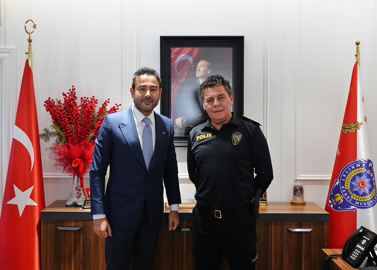 Beşiktaş İlçe Emniyet Müdürlüğü görevine atanan Sayın Şinasi Yüzbaşıoğlu’nu ziyaret ettim. 

Sn. Yüzbaşıoğlu’na yeni görevinin hayırlı olmasını diler, nazik misafirperverliği için teşekkür ederim.
