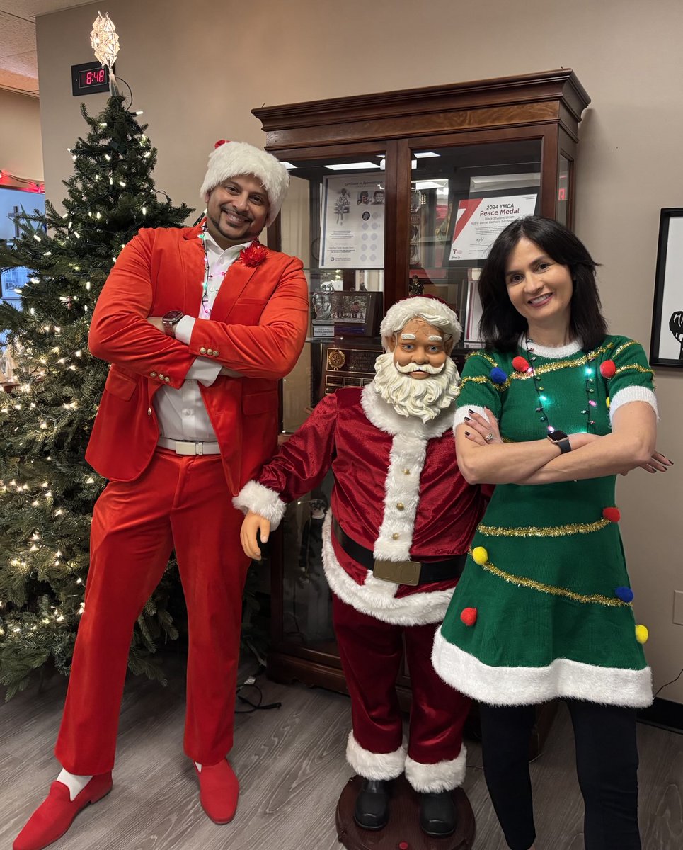 Hard to compete with these 2! Merry Christmas ⁦@NotreDameHCDSB⁩