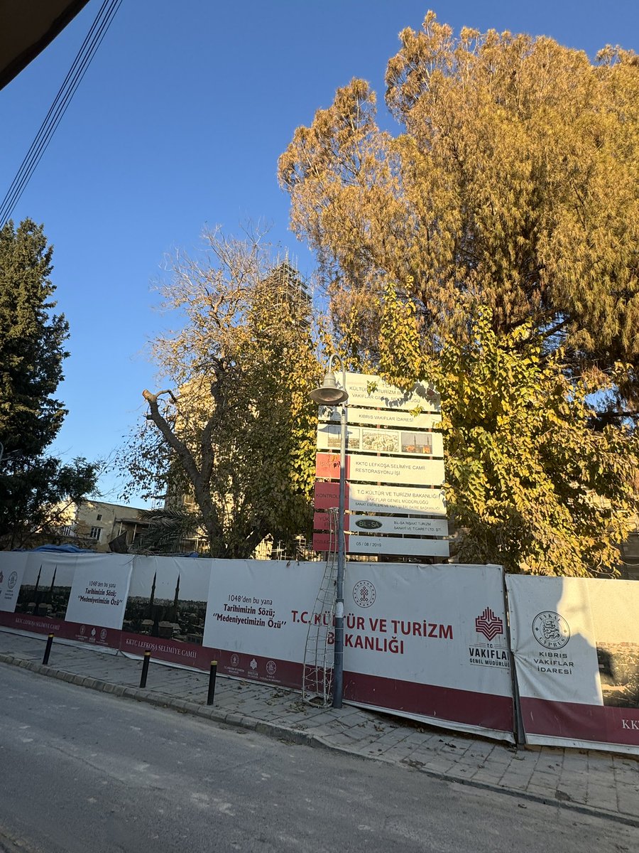 Tarihi Lefkoşa’nın kalbi Selimiye Camisi restorasyonunun neden 5 yılı aşkın bir süredir tamamlanamadığı halk arasında ciddi bir merak konusu olmuş durumda. 

Ümit ediyor ve de inanıyoruz ki süreci kesintiye uğratan bir sebep varsa, bu sebep en kısa zamanda ortadan kaldırılacak ve