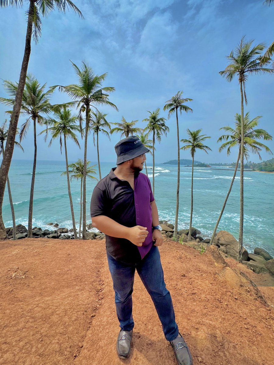 thisara_minsara's tweet photo. Coconuts &amp; chill 🏝️ 

#mirissa #mirissasrilanka #beachvibes #exploresrilanka https://t.co/fJ4QbN8Ruf