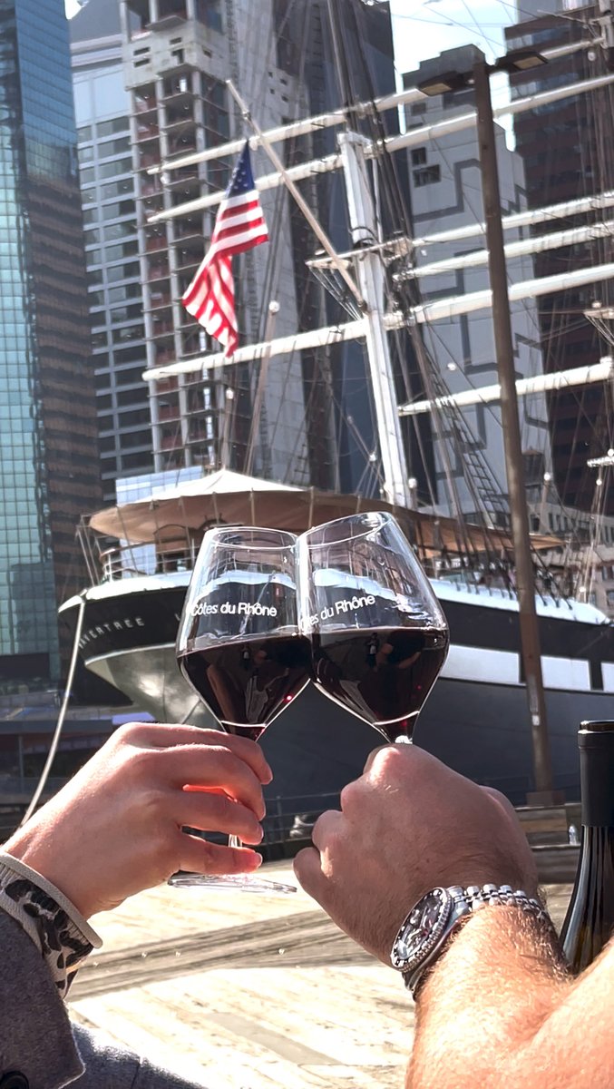 Find Côtes du Rhône wines everywhere in the city!

Whether you enjoy red, white or rosé wine Côtes du Rhône got it all. Being one of the sunniest (and more beautiful, let's be honest) regions of France has its perks and with a terroir and winemakers like ours, making great wines