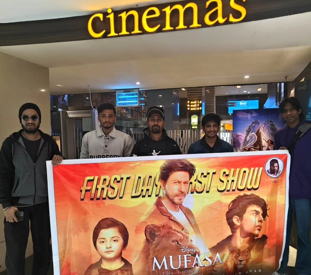 ndlwarrior's tweet image. ఈరోజు #Musafa The Lion King సినిమా విడుదల అయినది.
 మన తెలుగు రాష్ట్రంలో ఉన్న @urstrulyMahesh  గారి అభిమానులు మరియు నార్త్ లో ఉన్న @iamsrk గారి అభిమానులు. కేవలం తన హీరోలు వాయిస్ అందించినందువలన థియేటర్లన్నీ దద్దరిల్లిపోయినాయి.  

@JoySRKian_2 @pritesh