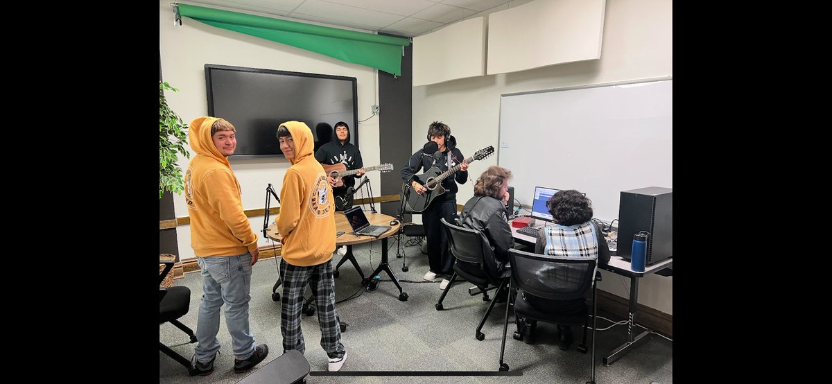 Grupo Clave H recorded their first single, "Eres mia," utilizing the new Harcohi Studio Space. Students learn to record and mix instruments and vocals in various audio software. Thanks to the Harvard Community Education Foundation's generous grant. <a href="/HarvardD50/">Harvard CUSD 50</a> <a href="/D50Athletics/">Harvard Athletics</a>