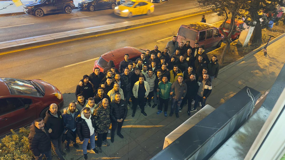 Pazar günü Çorum deplasmanı için tam kadro sahaya iniyoruz. Çorum maçı sonucu ne olursa olsun otobüslerimizin hepsi Ankara'ya dönünce kulüp binasının önünde olacak. 

Artık dayanılmaz bir raddeye gelen bu konuyu önce Ankaragüçlüler olarak çözmeye çalışacağız. 
Baktık olmadı bu