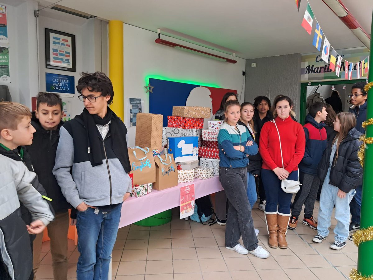 Une chaîne de la solidarité pour les boîtes de Noël !
Collecte organisée à l’initiative du CVC en partenariat avec le comité d’accueil creusois. Merci !
#noelsolidaire 
<a href="/Dsden23/">DSDEN de la Creuse</a> <a href="/aclimoges/">Académie de Limoges</a>