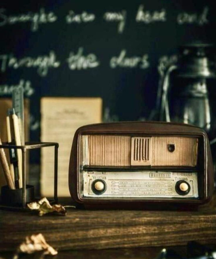 QuaffleAndQuip's tweet image. "𝐋𝐢𝐟𝐞’𝐬 𝐚 𝐠𝐚𝐦𝐞, 𝐚𝐧𝐝 𝐈 𝐩𝐥𝐚𝐲 𝐭𝐨 𝐰𝐢𝐧—𝐛𝐮𝐭 𝐧𝐨𝐭 𝐰𝐢𝐭𝐡𝐨𝐮𝐭 𝐚 𝐠𝐨𝐨𝐝 𝐥𝐚𝐮𝐠𝐡 𝐚𝐥𝐨𝐧𝐠 𝐭𝐡𝐞 𝐰𝐚𝐲."

°Qᴜɪᴅᴅɪᴛᴄʜ ᴄᴏᴍᴍᴇɴᴛᴀᴛᴏʀ 
°Hᴏsᴛ ᴏғ Cʜᴀsᴇʀs, Bᴇᴀᴛᴇʀs, ᴀɴᴅ Bᴀɴᴛᴇʀ
°Mᴀʀʀɪᴇᴅ 
°Fᴀᴛʜᴇʀ