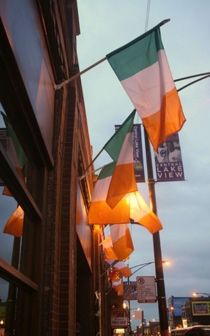 QuaffleAndQuip's tweet image. "𝐋𝐢𝐟𝐞’𝐬 𝐚 𝐠𝐚𝐦𝐞, 𝐚𝐧𝐝 𝐈 𝐩𝐥𝐚𝐲 𝐭𝐨 𝐰𝐢𝐧—𝐛𝐮𝐭 𝐧𝐨𝐭 𝐰𝐢𝐭𝐡𝐨𝐮𝐭 𝐚 𝐠𝐨𝐨𝐝 𝐥𝐚𝐮𝐠𝐡 𝐚𝐥𝐨𝐧𝐠 𝐭𝐡𝐞 𝐰𝐚𝐲."

°Qᴜɪᴅᴅɪᴛᴄʜ ᴄᴏᴍᴍᴇɴᴛᴀᴛᴏʀ 
°Hᴏsᴛ ᴏғ Cʜᴀsᴇʀs, Bᴇᴀᴛᴇʀs, ᴀɴᴅ Bᴀɴᴛᴇʀ
°Mᴀʀʀɪᴇᴅ 
°Fᴀᴛʜᴇʀ