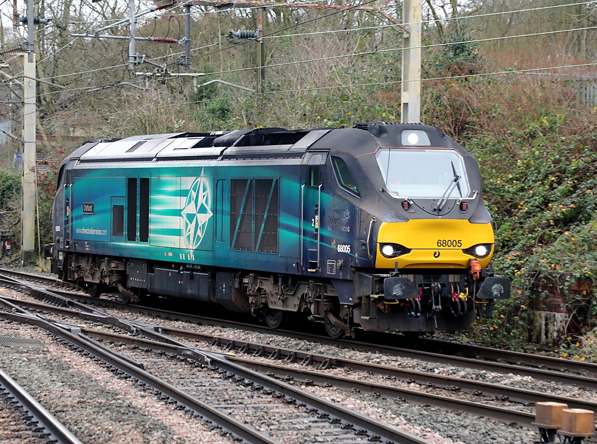 Steam1957Loco's tweet image. 68005 on her way back to Crewe Gresty Bridge DRS after spending a week at Stoke Marcroft for maintenance.  She is seen here passing Kidsgrove on her way home 20/12/2024.
@DRSgovuk @NuneatonRailway 
#class68 #railway #trainspotting #railwayphotography