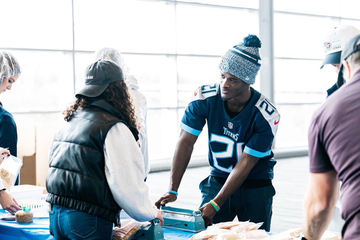 Titans Community (@titanscommunity) on Twitter photo .<a href="/Titans/">Tennessee Titans</a> partnered with <a href="/mealsofhope/">Meals of Hope</a> for a Titans Together presented by <a href="/GallagherGlobal/">Gallagher</a> project! Titans players, staff & Gallagher employees worked together to package 51,138 meals🙌
All meals were donated to <a href="/2HarvestMidTN/">Second Harvest Food Bank of Middle Tennessee</a> to be distributed to those in need this holiday season .<a href="/Titans/">Tennessee Titans</a> partnered with <a href="/mealsofhope/">Meals of Hope</a> for a Titans Together presented by <a href="/GallagherGlobal/">Gallagher</a> project! Titans players, staff & Gallagher employees worked together to package 51,138 meals🙌
All meals were donated to <a href="/2HarvestMidTN/">Second Harvest Food Bank of Middle Tennessee</a> to be distributed to those in need this holiday season