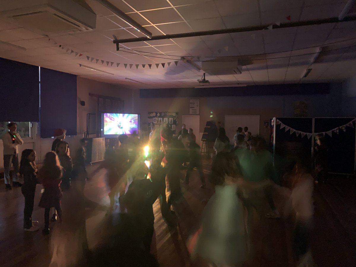 Nothing like a school disco! The chn were so well behaved &amp; had a great time.

Thanks to staff for organising &amp; helping with supervision during the evening. 

Thanks to our volunteer parent DJ. This is what makes our community so wonderful - our supportive parents. 👏🏻👏🏽👏🏾

💃🕺🪩