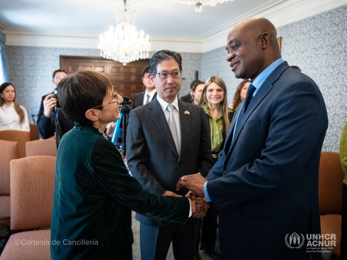 ACNUR Colombia (@acnurcolombia) on Twitter photo 🇯🇵🤝 La ceremonia de hoy con <a href="/JapanEmb_Col/">Embajada del Japón en Colombia / 在コロンビア日本国大使館</a> y <a href="/LuisGMurillo/">Luis Gilberto Murillo</a> marca otro hito en nuestra colaboración.
Este apoyo será clave para fortalecer la protección, asistencia humanitaria e inclusión socioeconómica de personas refugiadas y migrantes en 🇨🇴.
¡Arigato, Japón! 🙏 🇯🇵🤝 La ceremonia de hoy con <a href="/JapanEmb_Col/">Embajada del Japón en Colombia / 在コロンビア日本国大使館</a> y <a href="/LuisGMurillo/">Luis Gilberto Murillo</a> marca otro hito en nuestra colaboración.
Este apoyo será clave para fortalecer la protección, asistencia humanitaria e inclusión socioeconómica de personas refugiadas y migrantes en 🇨🇴.
¡Arigato, Japón! 🙏