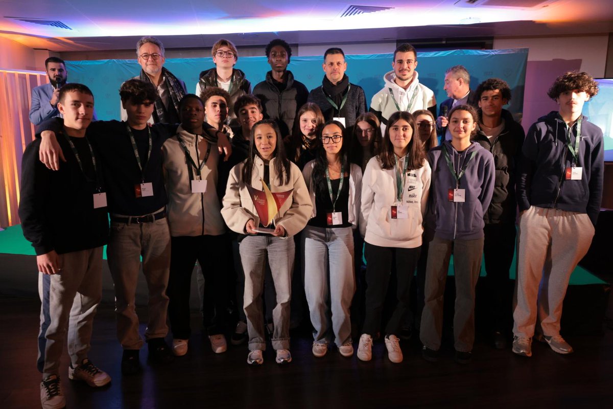Dep_Loire42's tweet photo. 🏆 Clap de fin pour les Victoires du Sport 2024 !
Une soirée exceptionnelle au stade Geoffroy-Guichard où nos talents ligériens ont été à l’honneur. Félicitations à tous les lauréats et merci pour ces émotions sportives inoubliables ! 🙌@ParlonsSportsL_ @RadioScoopInfos https://t.co/1wzDUzyweN
