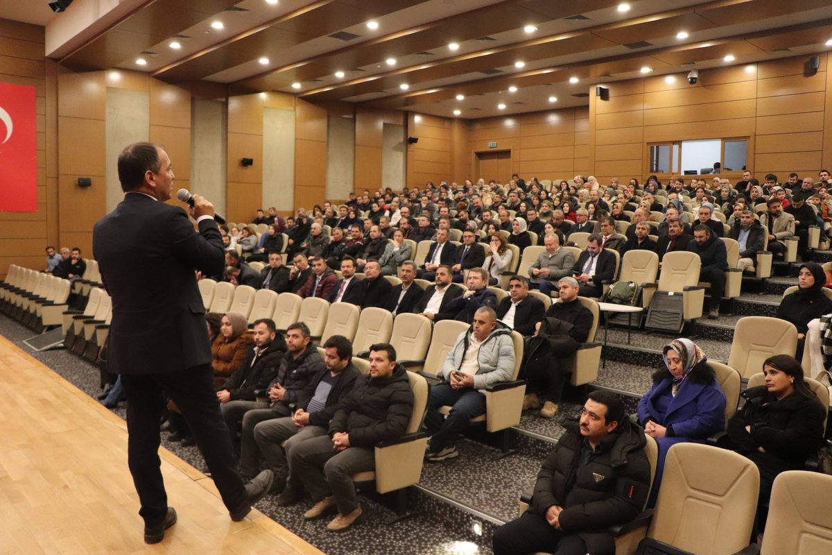 kmarasilmem's tweet photo. 📌 İl Milli Eğitim Müdürümüz Erhan Baydur, Göksun İlçe Milli Eğitim Müdürümüz Şeref Yiğit Akpınar ile birlikte Göksun ilçe ziyareti kapsamında kurum yöneticileri ve öğretmenler ile bir araya geldi. https://t.co/n5GBg8SuaH