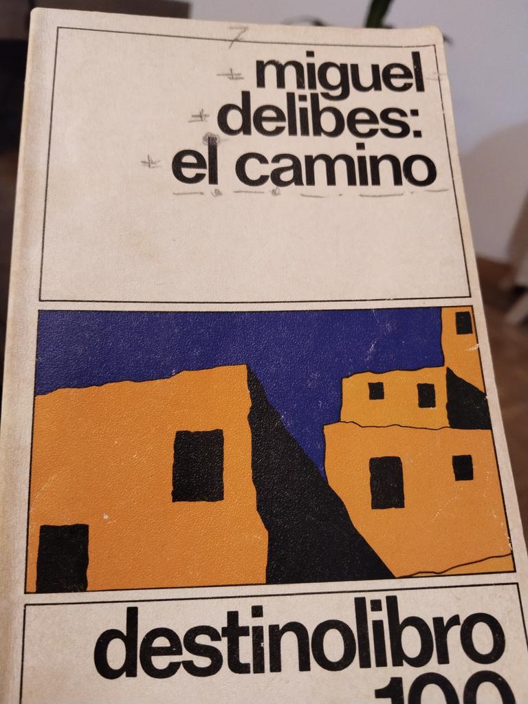 "Le dolía que los hechos pasasen con esa facilidad a ser recuerdos; notar la sensación de que nada, nada de lo pasado, podría reproducirse". No se puede escribir mejor una historia tan bonita.