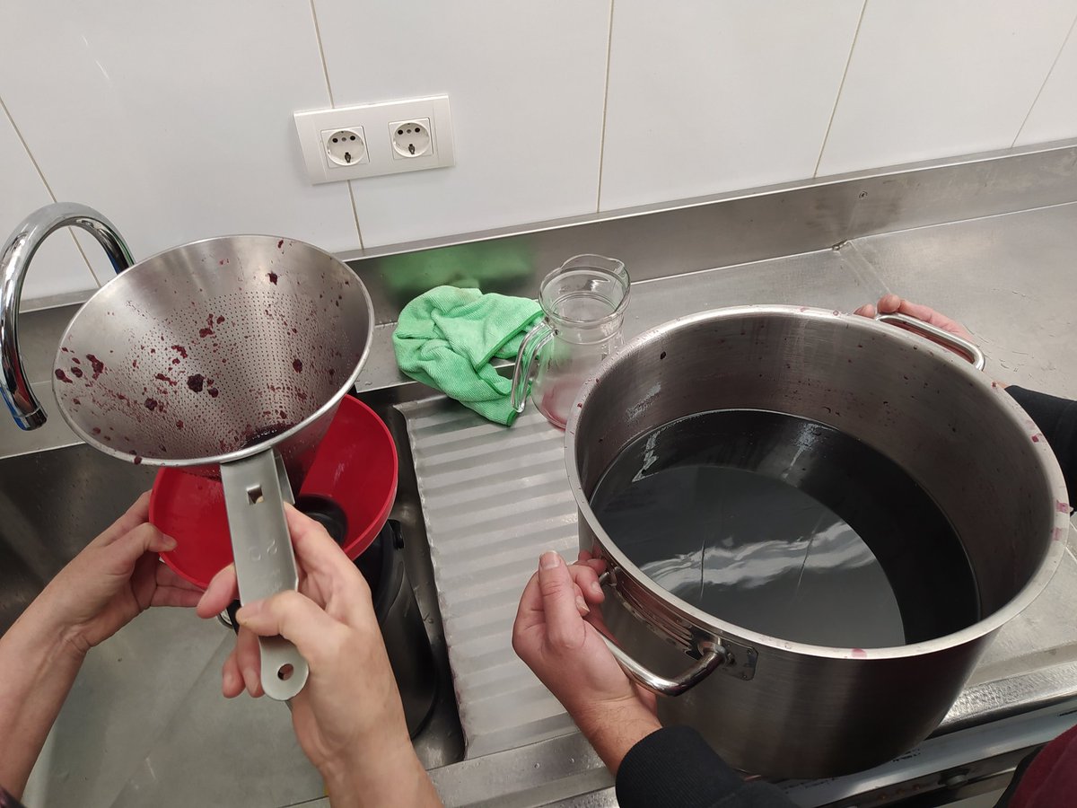 Zuen zain gaude!
Ya estamos repartiendo vino caliente en el Hogar Extremeño.
¿A qué esperáis?