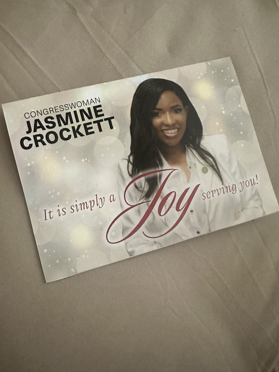 callmedeeda's tweet image. Aye yo, i need your help! 
My mom is a HUGE @JasmineForUS supporter, her merch is all across Mama’s house. Mama turns 65 tomorrow and we’re giving her a big party in Arkansas. Can yall help Jasmine see this so we can get a Happy Birthday from her girl to MY favorite girl? Thanx!