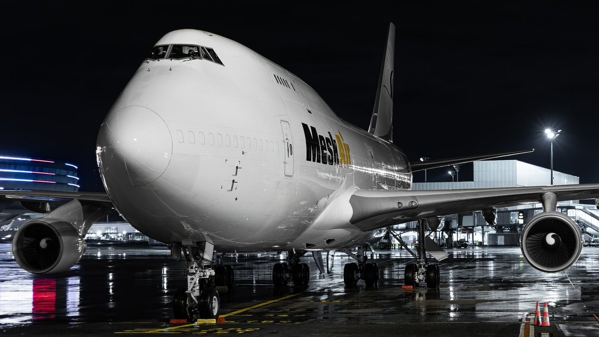HugoFraca's tweet image. Mercredi dernier, très tôt à CDG, un 747 inhabituel à Paris a atterri , une belle surprise de le voir park  en S27, ce qui est assez rare pour un cargo