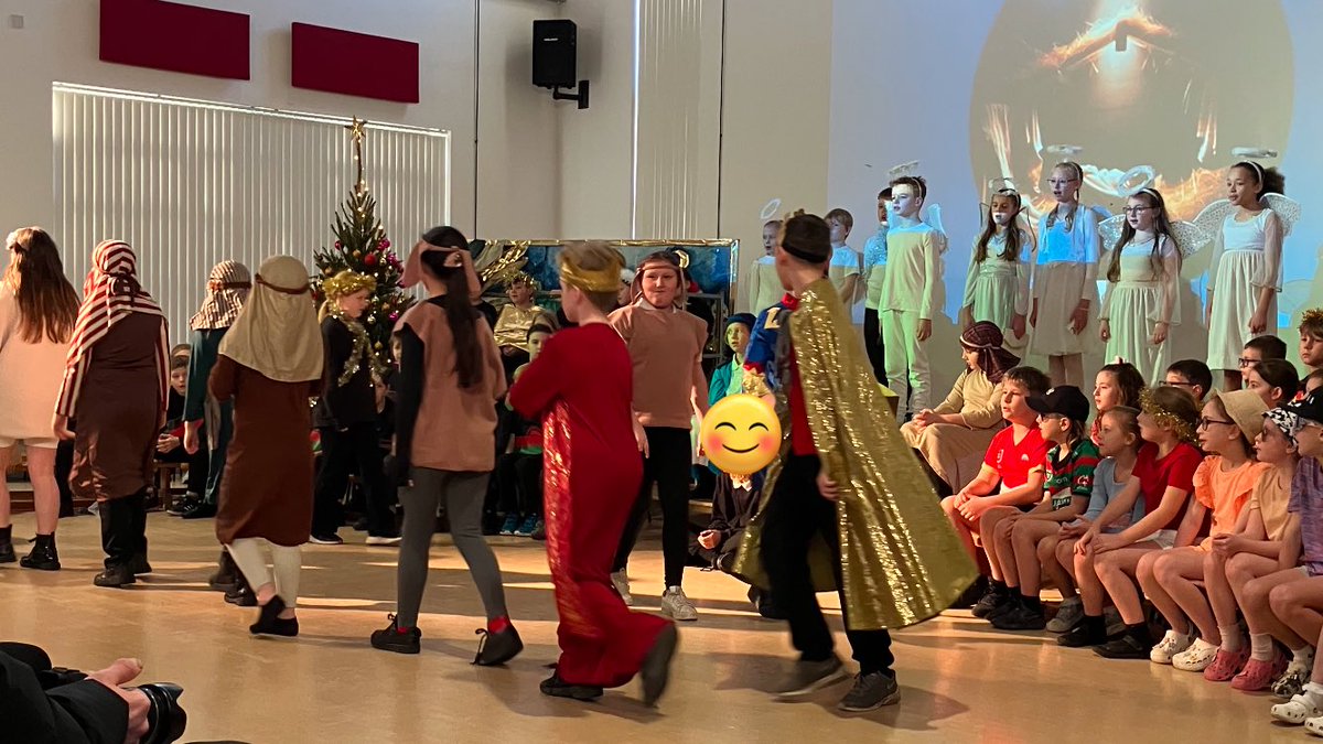 Maybury_School's tweet photo. On Thursday it was the turn of our Year 4, Year 5 and Year 6 children to perform their Christmas nativity ‘Children of the World’. They were fabulous! @HumberEdTrust https://t.co/kqcBcDVQwl