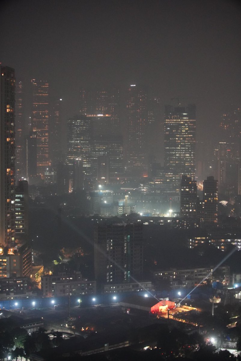 katrasuraj's tweet photo. Has Mumbai AQI reached its peak?
Several parts of the city are reporting over 200 on the index. Pictures from the evening Mumbai central, Mazgaon and Lower Parel @mybmc @CPCB_OFFICIAL @mygovMaha @mpcb_official https://t.co/DuLq8X2SVA