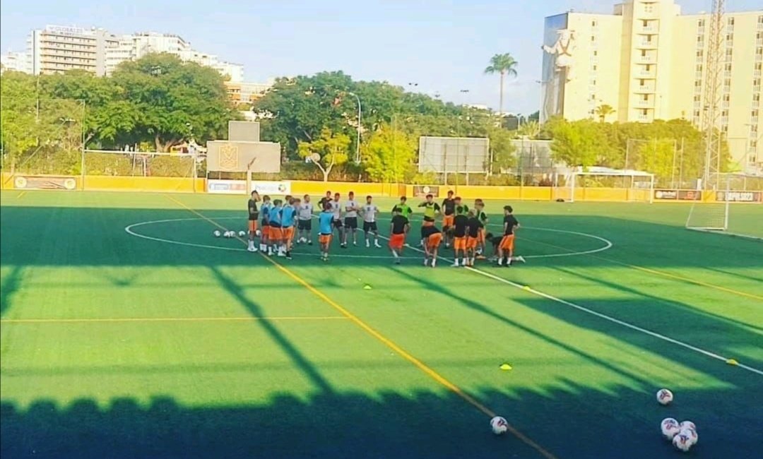 miguelmayans's tweet photo. 🔚 2️⃣ 0️⃣ 2️⃣ 4️⃣ 

✅ L'any començà amb el repte de millorar un equip que no obtenia resultats. Vaig topar amb un dels millors grups humans amb els que mai he fet feina + CT capaç de generar un volum de feina descomunal i un club amb il·lusió pel procés que desenvolupàvem... 👇 https://t.co/Hn0DrW5Klk