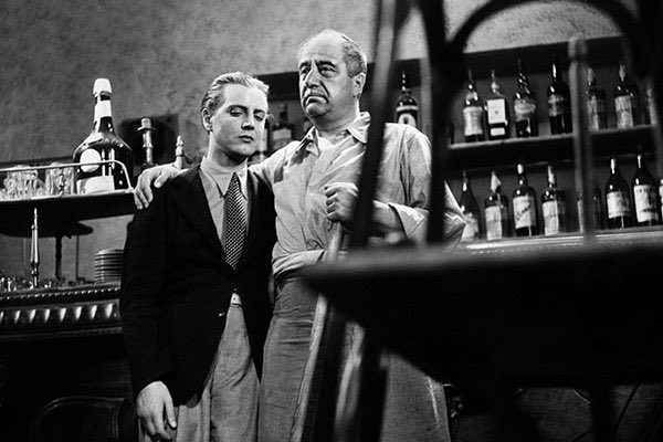 philippe_rouyer's tweet photo. À 1h, #PatrickBrion fait ses adieux au #Cinémademinuit, qu’il présentait depuis 1976, avec «César», le troisième volet de la trilogie marseillaise de Marcel Pagnol qui en a signé la mise en scène. Beaucoup d’émotion donc et pas seulement grâce Raimu et au petit monde de Pagnol https://t.co/WF4wHO88Jm