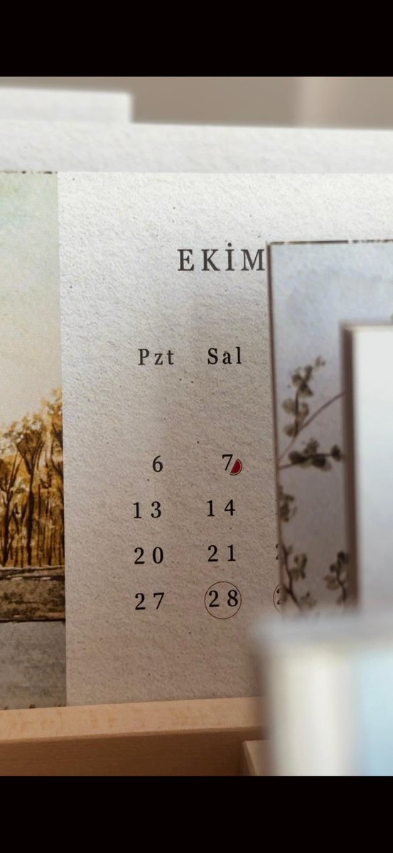 Nişanlım ve kardeşi kendi çizimlerini kullanarak çok güzel takvimler yaptı. Baya tatlı takvimler bennnnce. Twitter kullanmadıkları için ben ilan edeyim dedim. İncelemek isteyenler instagram hesaplarına bakabilir. Aşağıdaki twitten hesaplarına ulaşabilirsiniz.