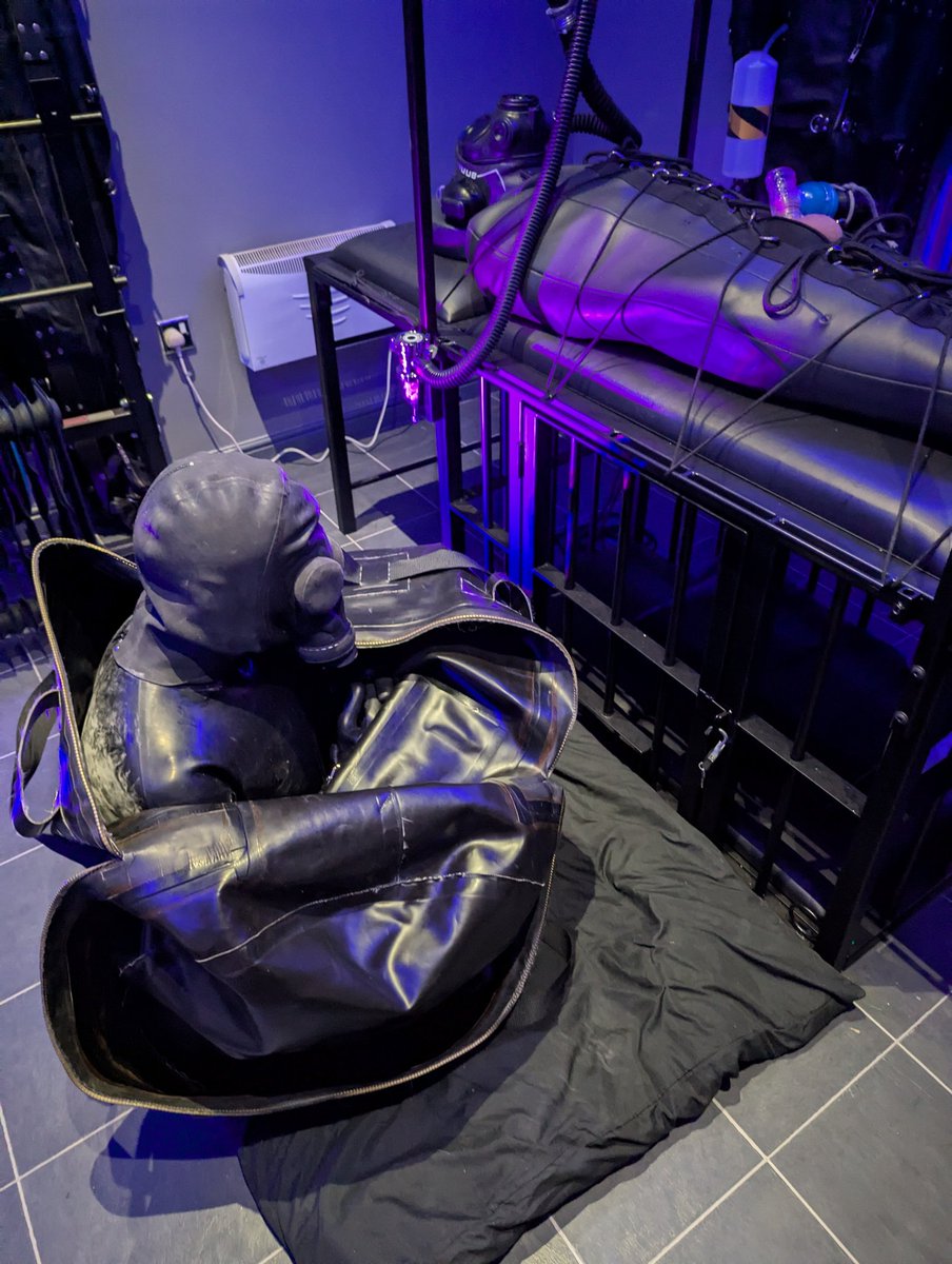 Electrobound (@electrobound) on Twitter photo Whilst @bondagelondon was being entertained <a href="/bondageduo/">BondageDuo</a> was being prepared to be sealed in the airtight bag, suitably sealed in rubber too! Whilst @bondagelondon was being entertained <a href="/bondageduo/">BondageDuo</a> was being prepared to be sealed in the airtight bag, suitably sealed in rubber too!