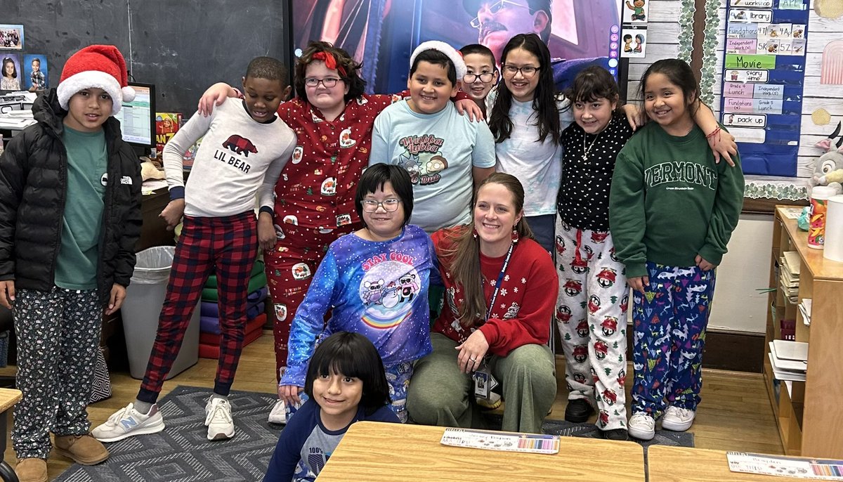 MrsGaursClass's tweet photo. We had a magical pajama day today! I just love this class! @leighgal_LKV @BlessingMahopac https://t.co/d8DW17vLGU