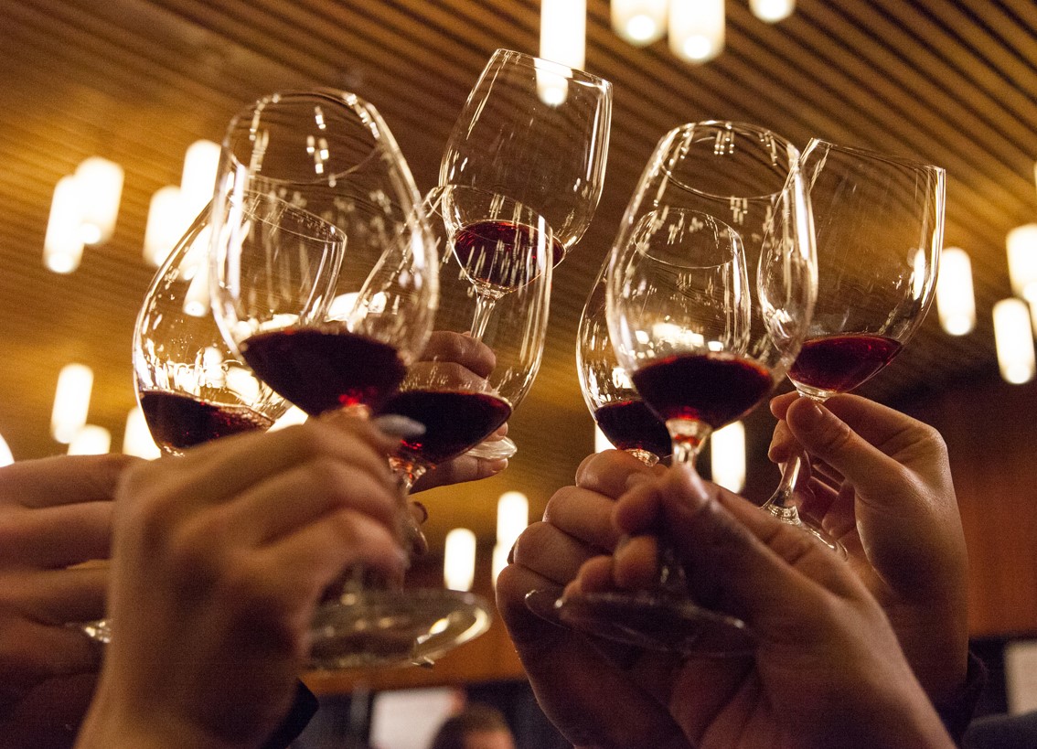 Vancouver International Wine Festival (@vanwinefest) on Twitter photo #VIWF E-NEWS: Looking for some last-minute cheer for the wine lovers on your list? Check out gift suggestions from local wine experts. Plus, why not grab some tickets for #VanWineFest as well as <a href="/bardonthebeach/">bardonthebeach</a> packs and gift vouchers. Learn more: conta.cc/404EmzW #VIWF E-NEWS: Looking for some last-minute cheer for the wine lovers on your list? Check out gift suggestions from local wine experts. Plus, why not grab some tickets for #VanWineFest as well as <a href="/bardonthebeach/">bardonthebeach</a> packs and gift vouchers. Learn more: conta.cc/404EmzW
