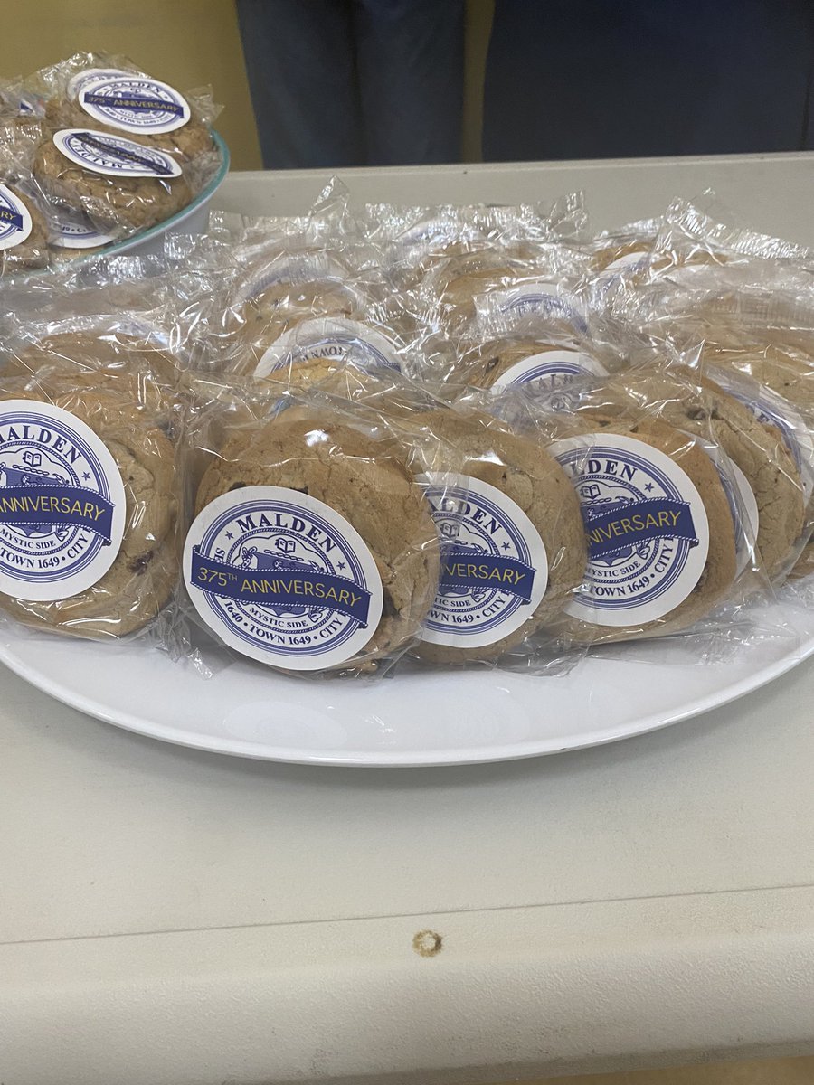 MTEC02148's tweet photo. Appreciate post
.
Thank you to Linda Thorsen and the members of the Malden 375th Committee for supplying MTEC with some 375th Anniversary cookies! ๐ช
.
#gomalden #maldenmassachusetts #maldenteenenrichmentcenter #youthempowerment #youthengagement #youthdevelopment #strongcommunity https://t.co/KJHuDTWZMK