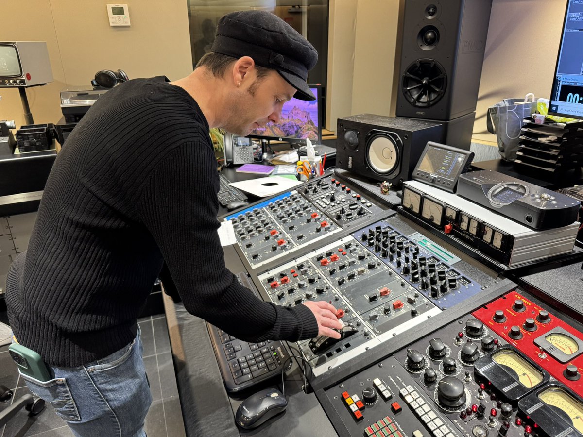 TwoHarbors's tweet image. Happiest of birthdays to @kjaudio, the guy who keeps it all ticking for us and some of the biggest names around! 
🎉🎂🎉