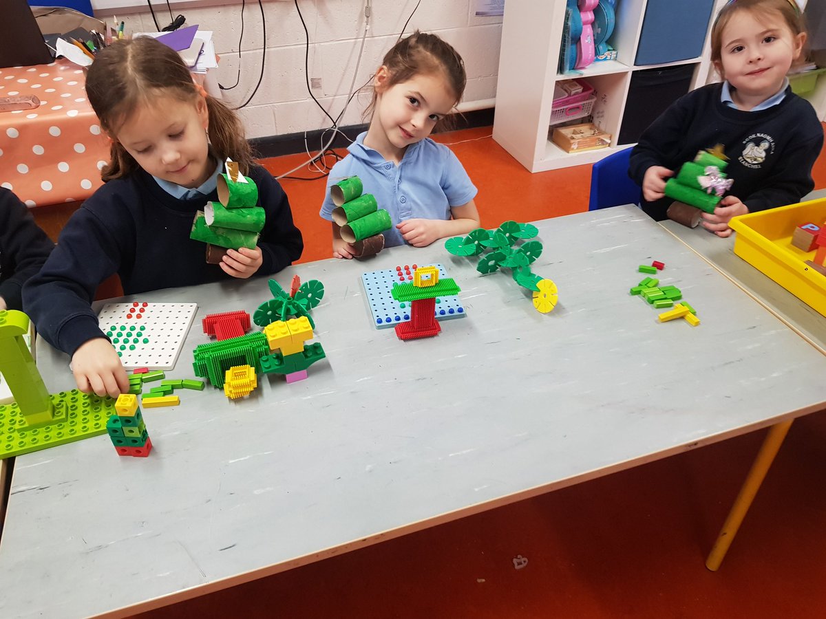 msrigbysclass's tweet photo. Proud  faces presenting our Christmas STEM projects! https://t.co/o0YRgMjdwg