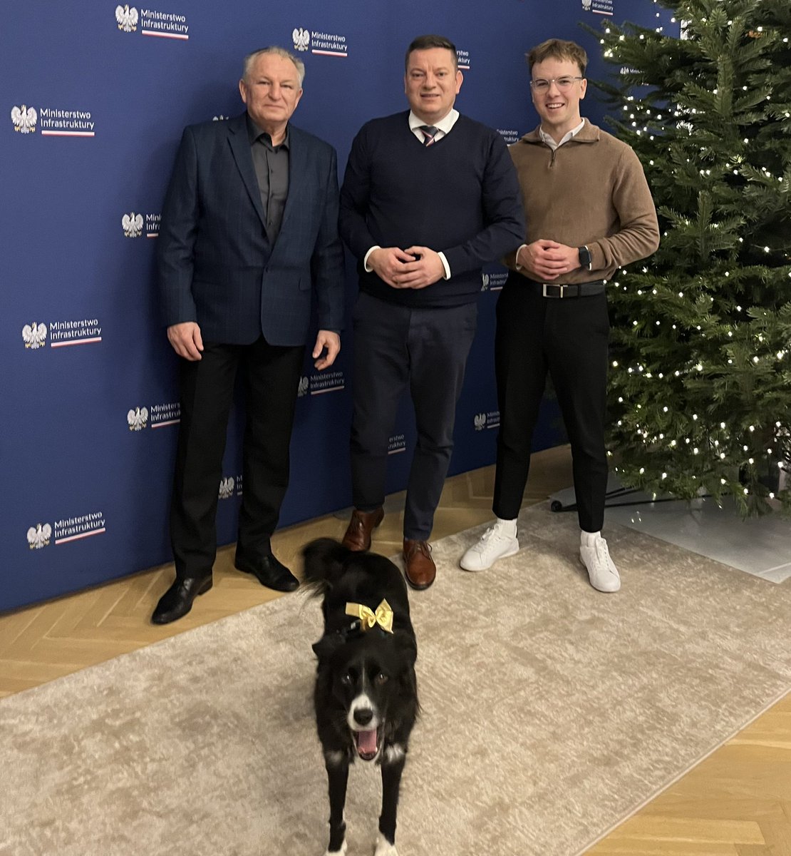 p_czerniejewski's tweet image. Obecność Lewicy w rządzie to także wsparcie dla samorządów. Dziękuję za spotkanie z Wiceministrem Infrastruktury @KoperskiPrzemek w sprawie budowy kładki naziemnej nad linią kolejową w Koninie. Ciśniemy dalej 😉