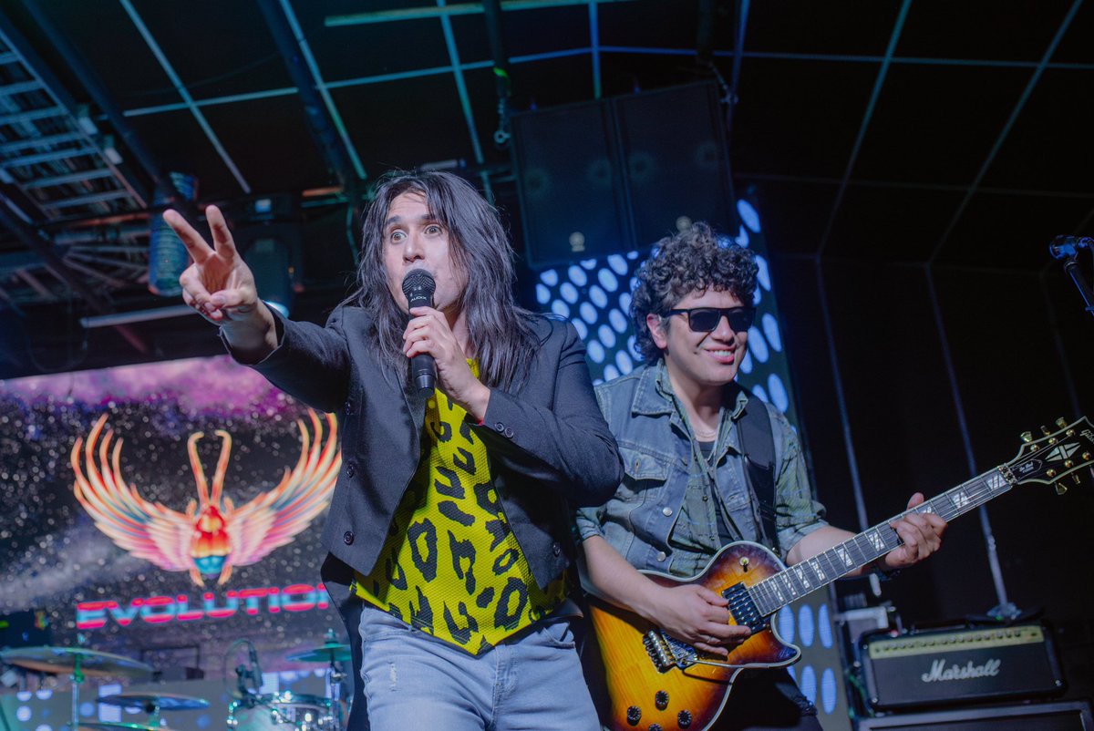 Nicocid's tweet photo. Recuerdos de nuestro penúltimo show del #2024 junto a @journeychile 

Que tremenda noche vivimos ese día.

Un gran abrazo a tod@s y que tengan un excelente Fin de Semana 🙌🏻🙏🏻

📸 @crisrock2112 https://t.co/cd06mQQ7kv