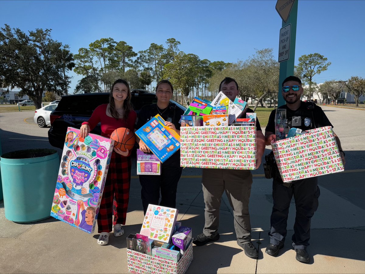 🎄 Huge thanks to the <a href="/SharksAHS/">Atlantic High School</a>  Academy of Law and Government for their amazing toy donations! 🎁 Your generosity will bring so many smiles this holiday season. Our officers can’t wait to pass these out to kids on Christmas! 🚔❤️ #CommunityGiving #HolidaySpirit