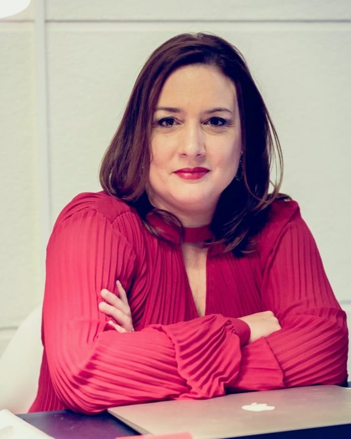 🎉 ¡Enhorabuena a Esther Cerveró! 🎉 @esther_cervero
Desde la APPV, felicitamos a Esther, nuestra secretaria general, por ser elegida para presentar el libro oficial de la Semana Santa. Un reconocimiento merecido por su dedicación a la comunicación y la cultura valenciana. 
#APPV
