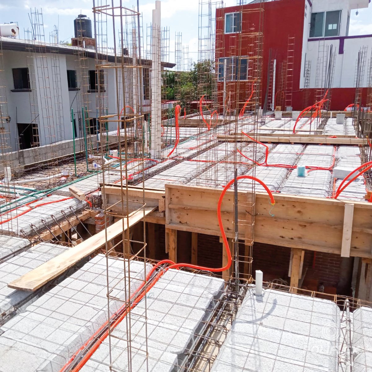 poliflex's tweet photo. ¿Buscas una canalización segura y flexible? Poliflex Naranja es la solución. Facilita y asegura tus instalaciones eléctricas en vigueta y bovedilla como lo hace nuestro amigo Miguel Ángel Salazar García en Puebla.
#InstalacionesEléctricas #SeguridadEléctrica #Poliflex https://t.co/GJpFkmw7tu