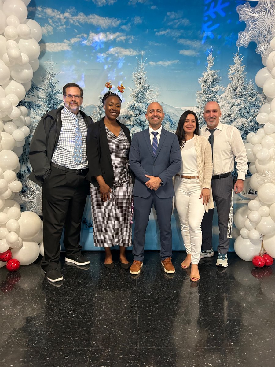 SWMiami_SHS's tweet photo. The Administration team would like to extend their warmest wishes to all students, faculty, and staff for a safe and restful winter break. They look forward to welcoming everyone back in the new year! 🦅
#SWEagleNation
#SWPurplePride
#YourBestChoiceMDCPS https://t.co/rqiy4jt8Q0