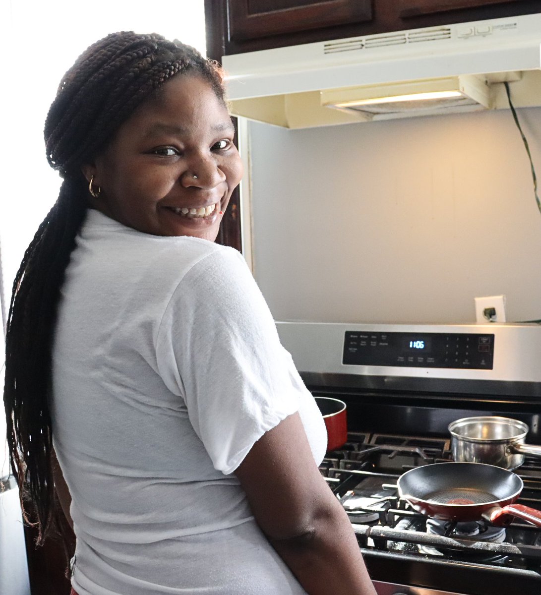 uwgnh's tweet image. Leaking ceilings and a month-to-month lease, Shontaya’s apt was not in good condition, nor was it secure. Read how Shontaya, a resourceful woman, took on her challenges and won! uwgnh.org/news/shontayas… #reallives #realchange #leadtheway