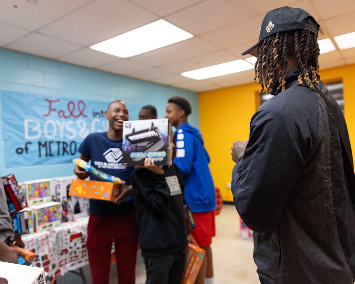 New Orleans Saints (@saints) on Twitter photo .<a href="/RashidShaheed/">Sheed✌🏾</a> hosted his 2nd annual Shaheed Family Foundation Holiday Party with <a href="/BGCMetroLA/">Boys & Girls Clubs of Metro Louisiana</a> where he spent time getting to know each child and provided dinner and an assortment of gifts for the youth of the club🤟
📸 neworlns.co/49NV2Pk
#Saints | <a href="/SaintsinComm/">New Orleans Saints Community</a> .<a href="/RashidShaheed/">Sheed✌🏾</a> hosted his 2nd annual Shaheed Family Foundation Holiday Party with <a href="/BGCMetroLA/">Boys & Girls Clubs of Metro Louisiana</a> where he spent time getting to know each child and provided dinner and an assortment of gifts for the youth of the club🤟
📸 neworlns.co/49NV2Pk
#Saints | <a href="/SaintsinComm/">New Orleans Saints Community</a>