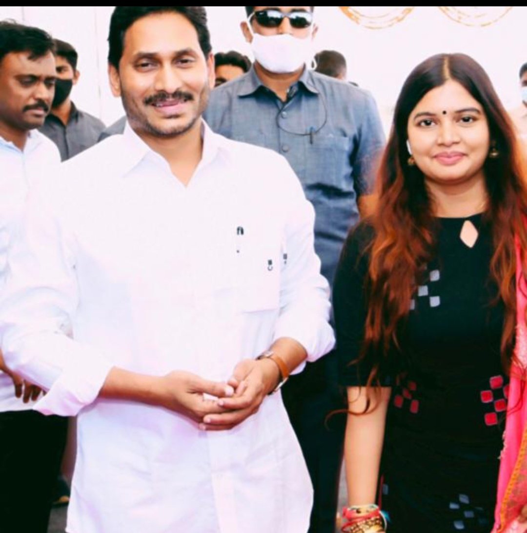Kesagari Madhavi (@kesagarim) on Twitter photo పుట్టిన రోజు శుభాకాంక్షలు <a href="/ysjagan/">YS Jagan Mohan Reddy</a> ji ❤️...
నిండు నూరెళ్లు సంతోషంగ ఉండయ్యా 🙏
#HBDYSJagan పుట్టిన రోజు శుభాకాంక్షలు <a href="/ysjagan/">YS Jagan Mohan Reddy</a> ji ❤️...
నిండు నూరెళ్లు సంతోషంగ ఉండయ్యా 🙏
#HBDYSJagan