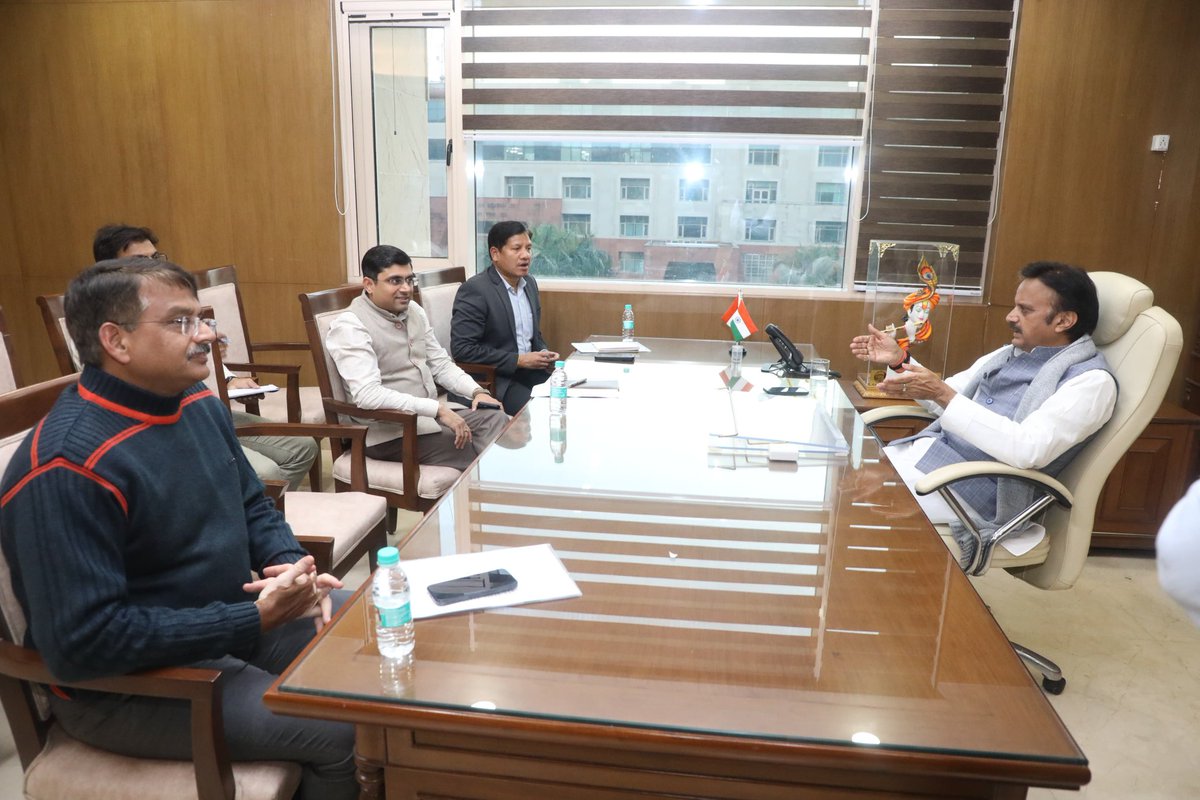 rshuklabjp's tweet photo. आज मंत्रालय में विभिन्न विभागों की समीक्षा बैठक ली एवं उच्च न्यायालय के निर्देशों/आदेश के अनुक्रम में 15 जनवरी तक उपयुक्त पाये गये नर्सिंग कॉलेज में काउंसलिंग की कार्रवाई पूर्ण करने के निर्देश दिये। https://t.co/8dLxjWZ3Sw