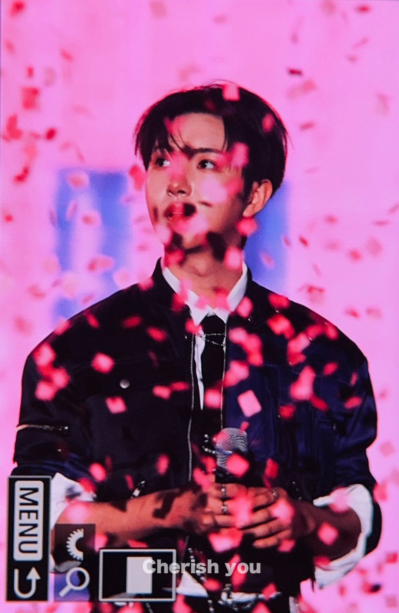 cherishyou323xh's tweet photo. 241220 가요대축제 🌸
#런쥔 #仁俊 #RENJUN #ロンジュン https://t.co/qGFjDniojW