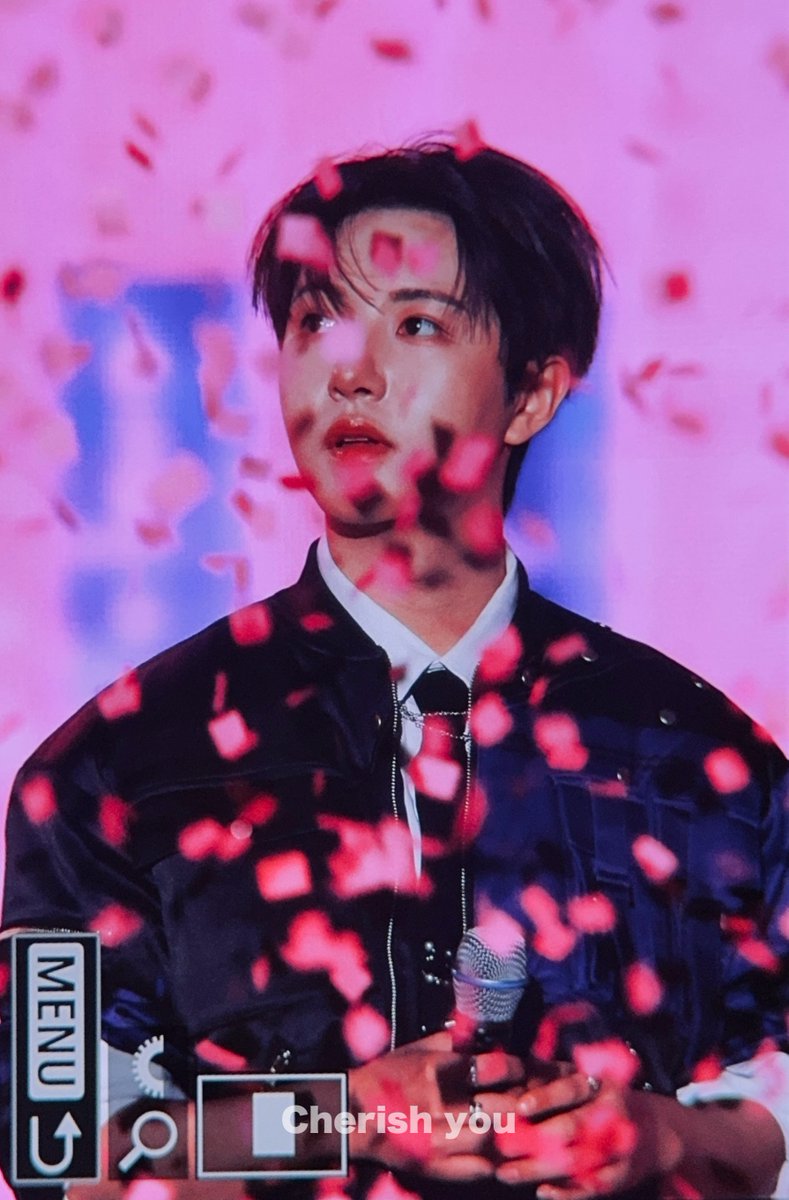 cherishyou323xh's tweet photo. 241220 가요대축제 🌸
#런쥔 #仁俊 #RENJUN #ロンジュン https://t.co/qGFjDniojW