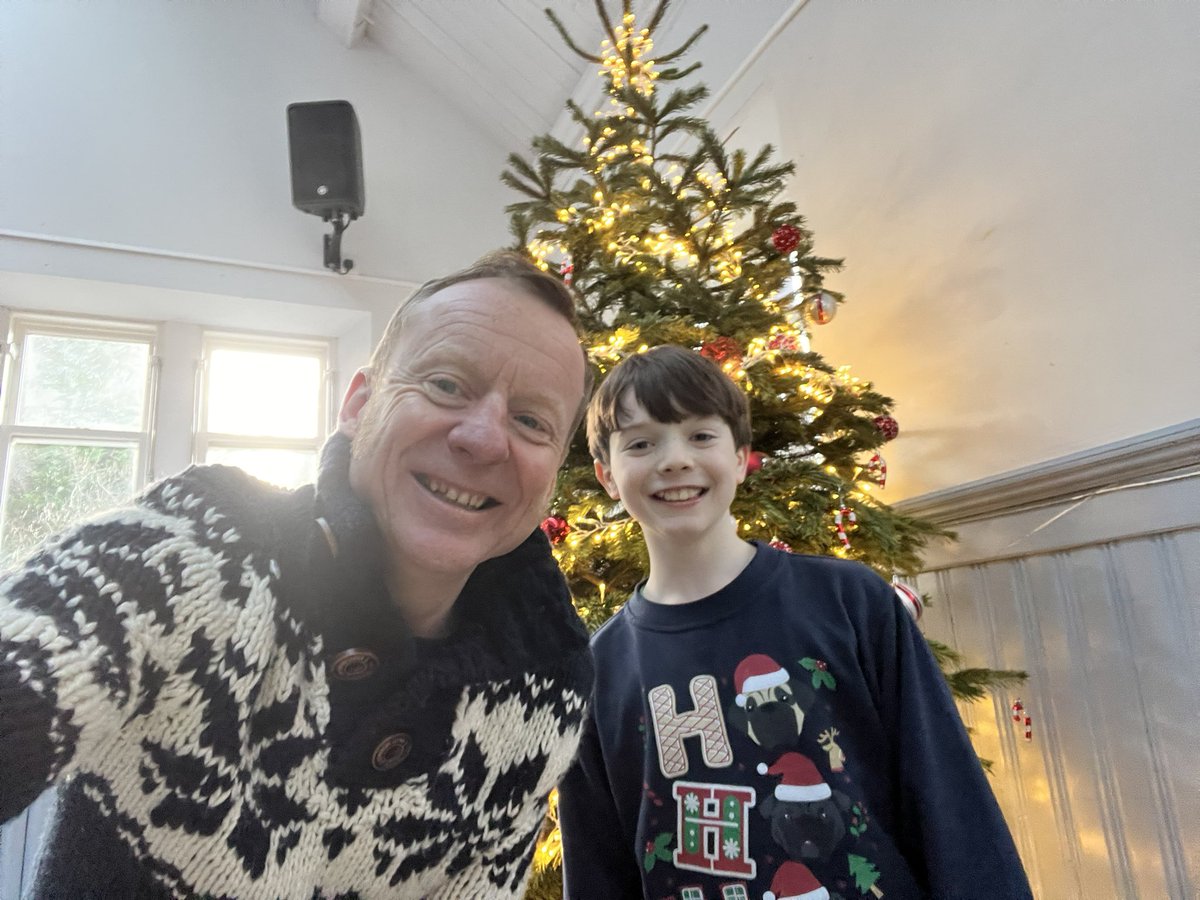 @LangsideHT (@langsideht) on Twitter photo Wishing all of our <a href="/LangsidePri/">Langside Primary School</a> families the happiest of holidays! A special Merry Christmas from Mr Meehan and ‘mini Mr Meehan’! (If you know, you know 😂) Wishing all of our <a href="/LangsidePri/">Langside Primary School</a> families the happiest of holidays! A special Merry Christmas from Mr Meehan and ‘mini Mr Meehan’! (If you know, you know 😂)