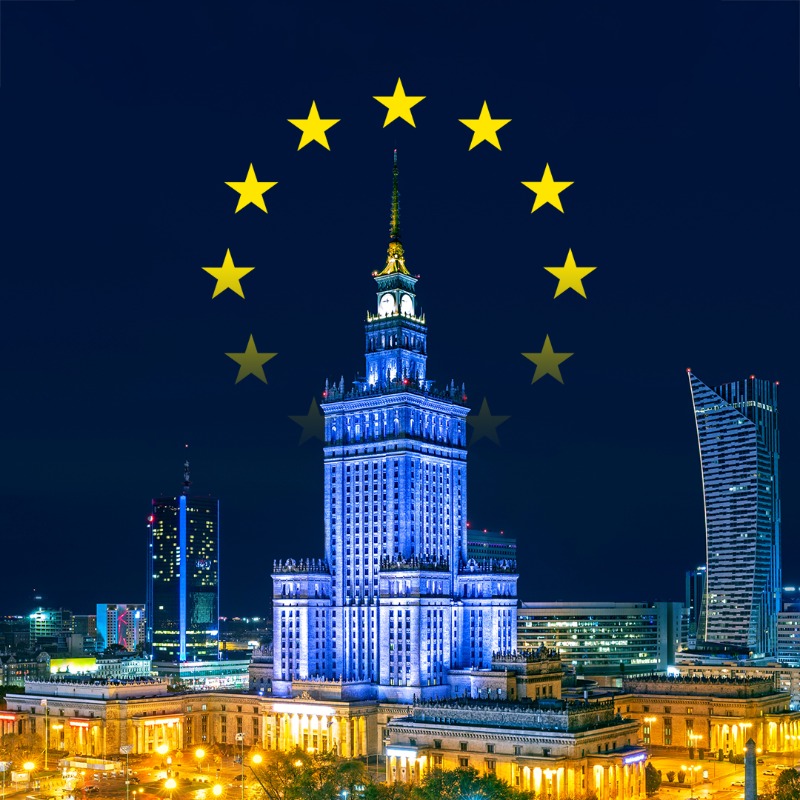 EU_Commission's tweet photo. 3… 2.. 1… The new EU Council Presidency starts now!

In the next six months, Poland will focus on:
⬜defence and security
🟥people and border protection
⬜resistance to disinformation
🟥business freedom
⬜energy
🟥agriculture
⬜health
For a safe and prosperous Europe for all.