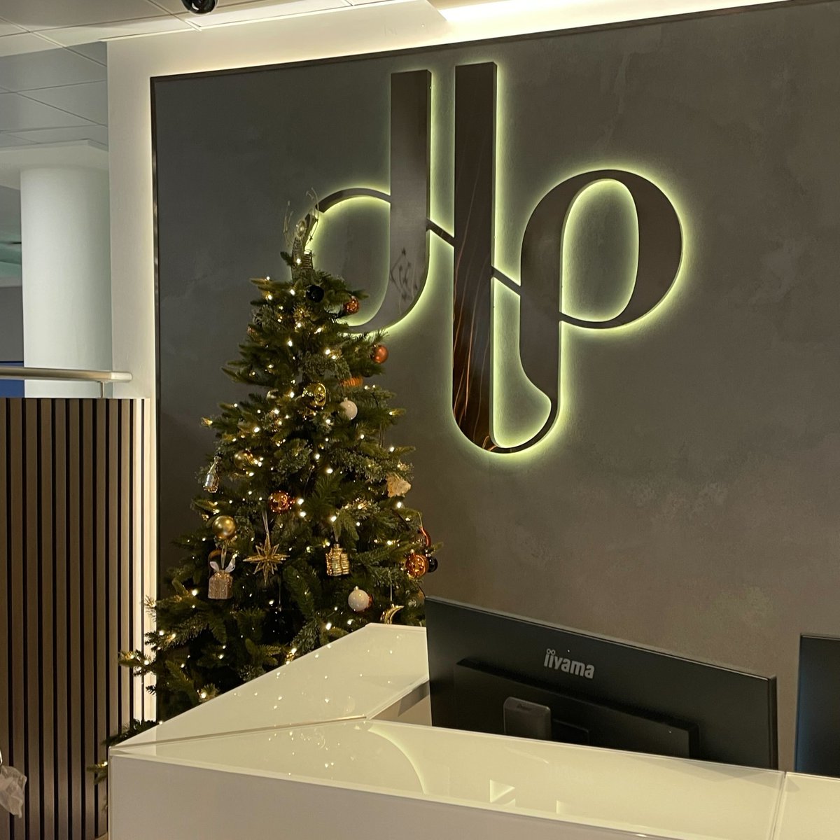 silverbean's tweet image. Wrapping up 2024 with an end of year catch up 🎁🥂

We managed to squeeze in one final client visit this year, for a Christmas catch-up with the teams at John Lewis Money, John Lewis and Waitrose.

We also met with Impact, who presented their exciting new tech capabilities.